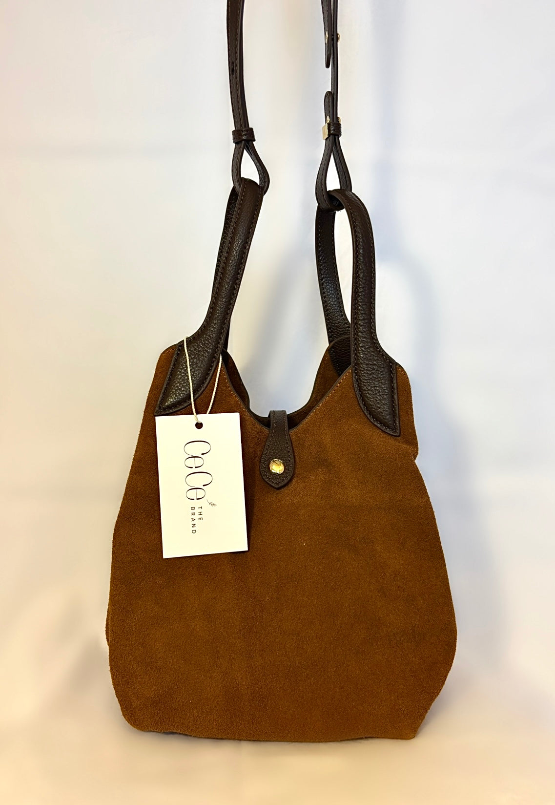Bolso Faro camel piel serraje con modelo | CeCé The Brand