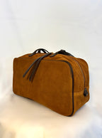 Bolso Nueva York camel piel serraje vista lateral | CeCé The Brand