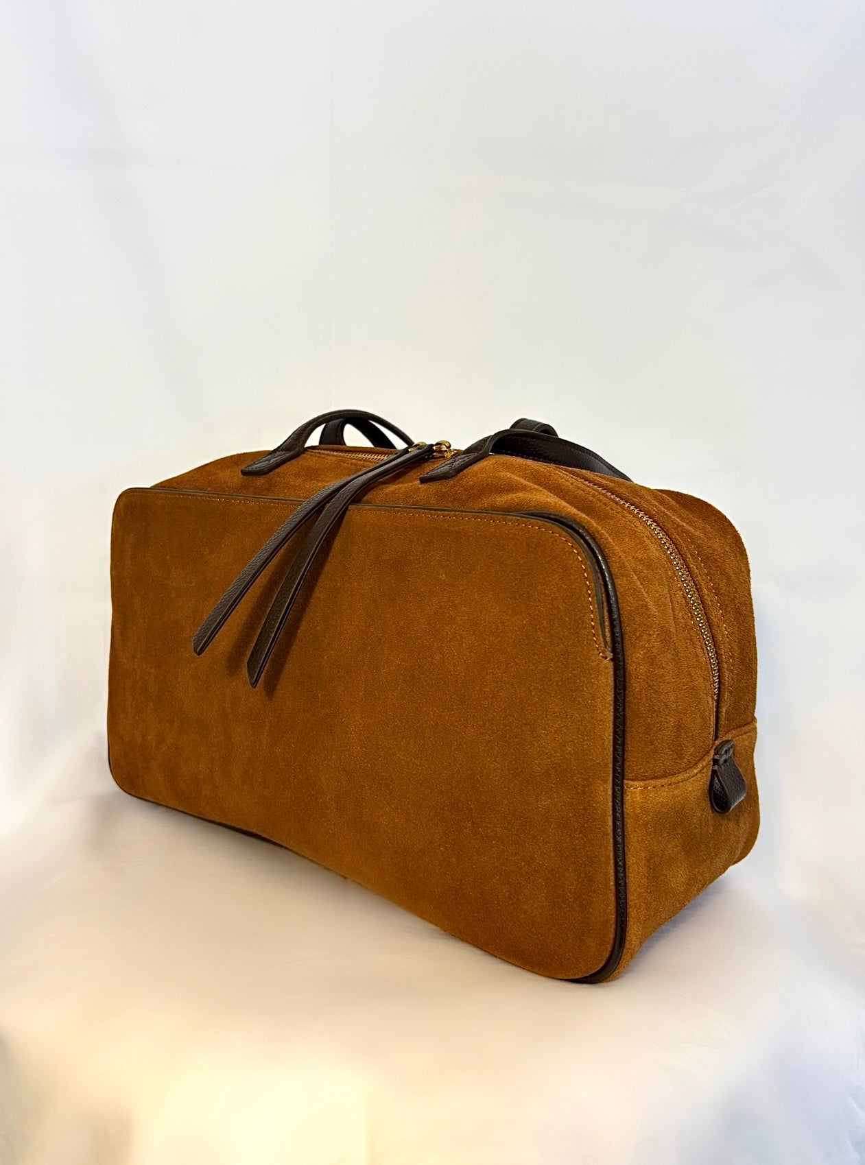 Bolso Nueva York camel piel serraje vista lateral | CeCé The Brand