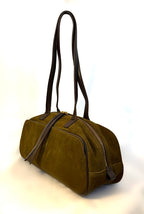 Bolso Soho caqui piel serraje vista lateral | CeCé The Brand