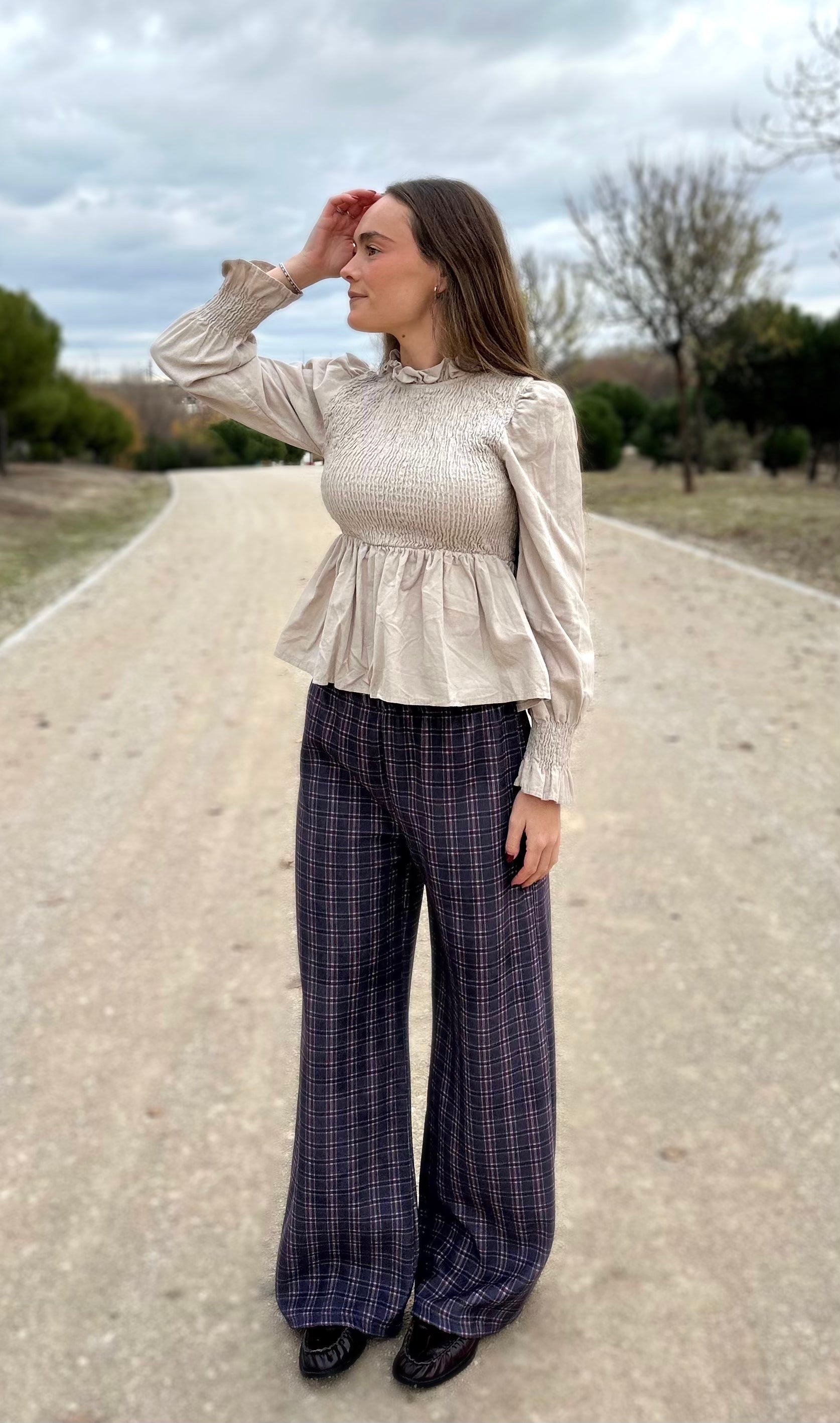 Pantalon Edimburgo burdeos con modelo
